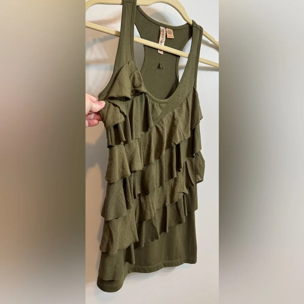 Eyeshadow Ruffle Tank Top S